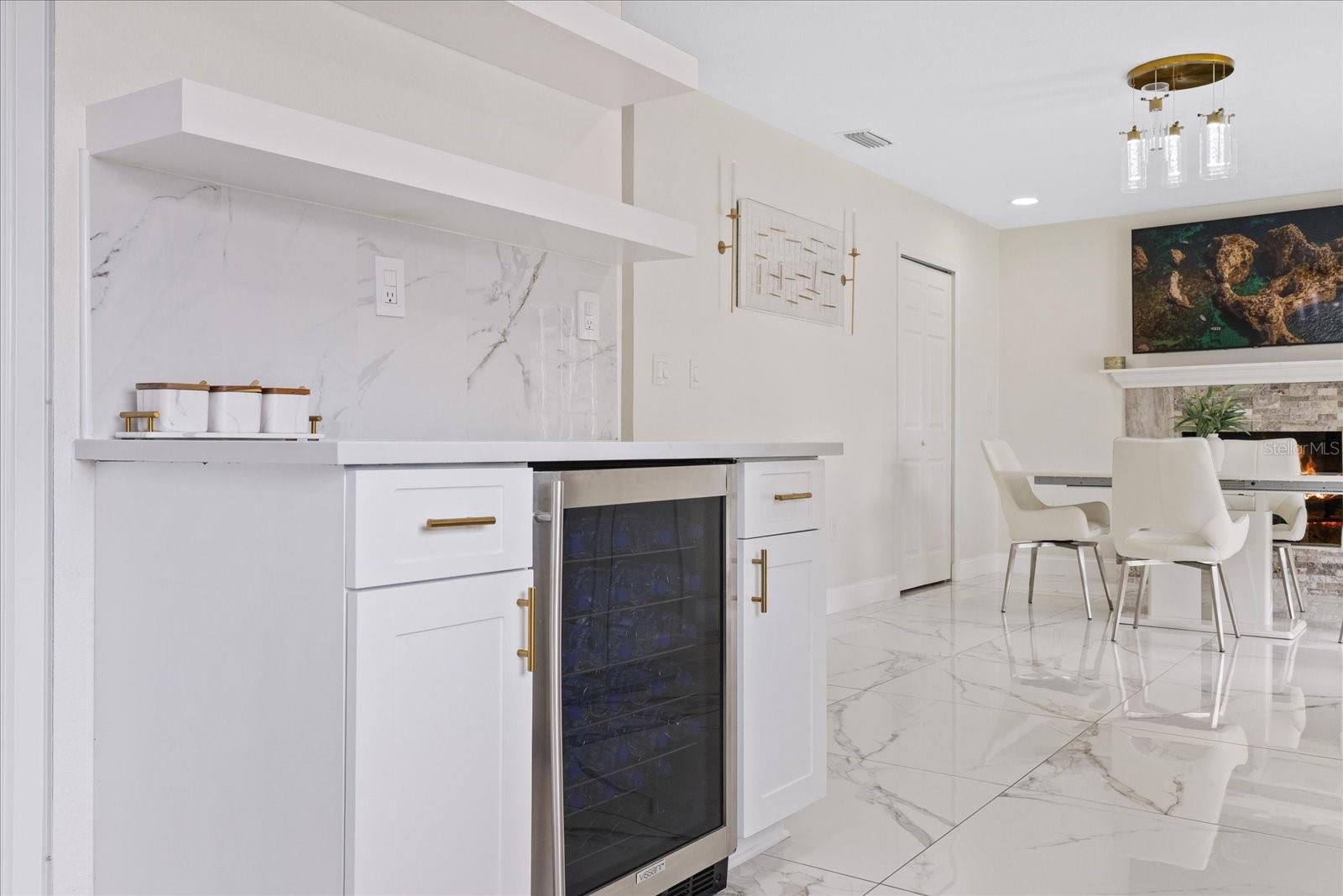 PINECREST VILLA - Residential