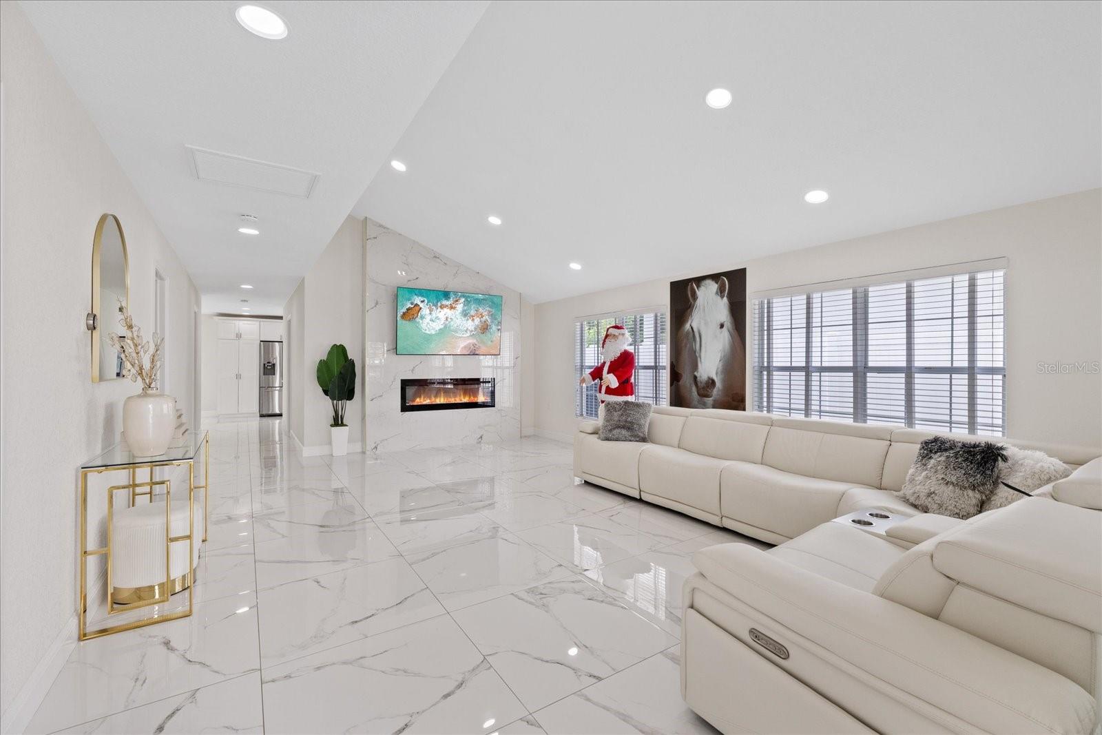 PINECREST VILLA - Residential
