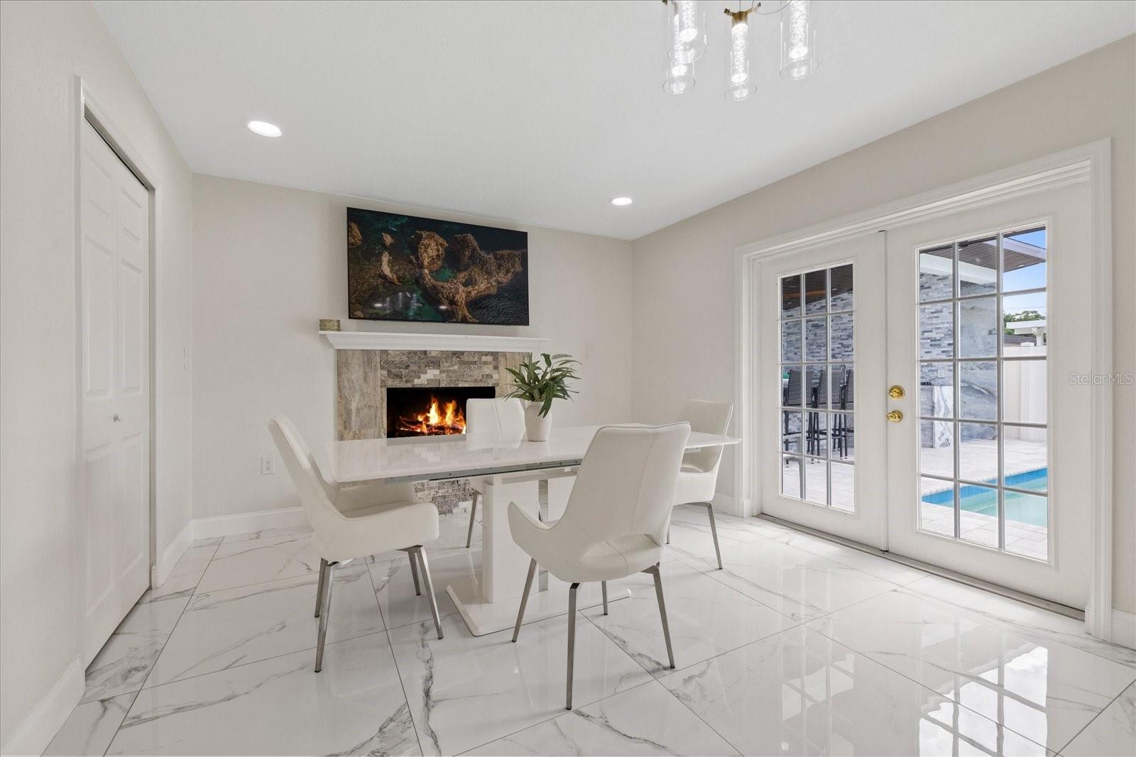PINECREST VILLA - Residential