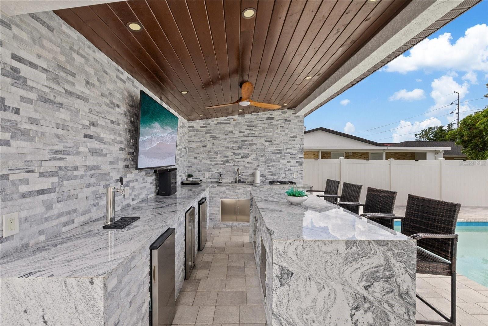 PINECREST VILLA - Residential