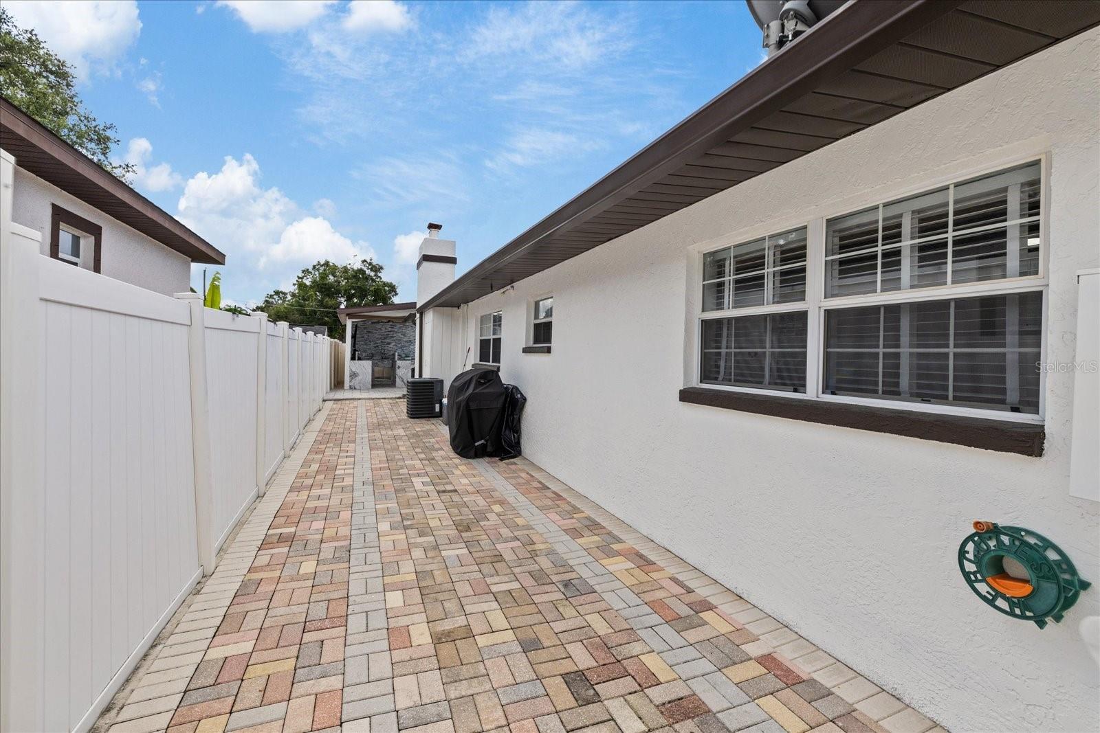 PINECREST VILLA - Residential