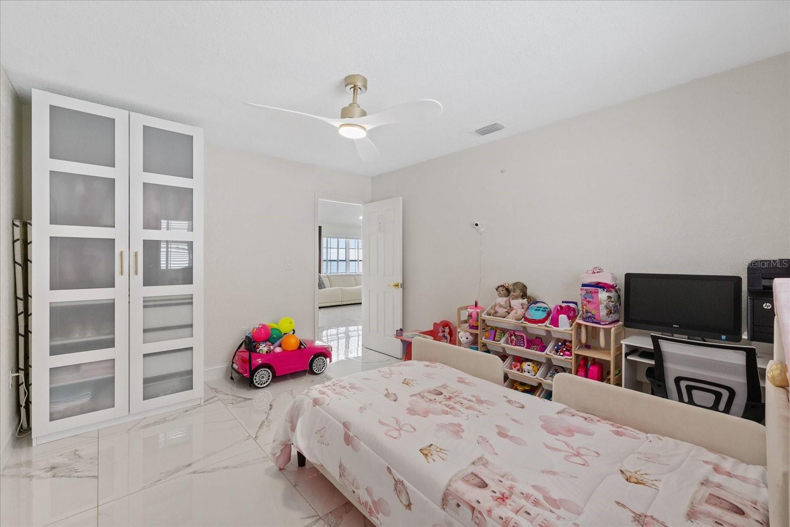 PINECREST VILLA - Residential