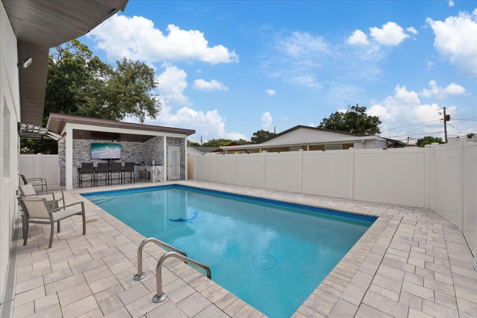 PINECREST VILLA - Residential