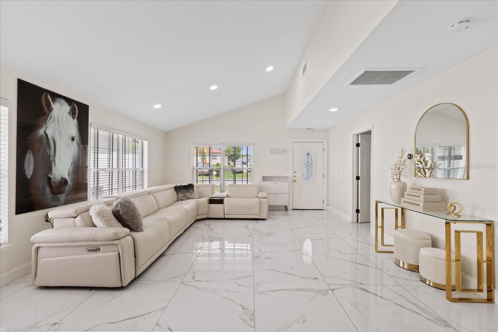 PINECREST VILLA - Residential