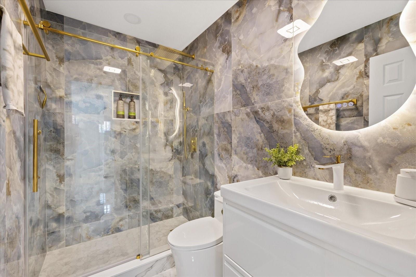 PINECREST VILLA - Residential