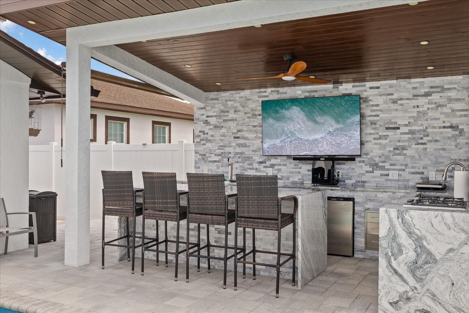 PINECREST VILLA - Residential