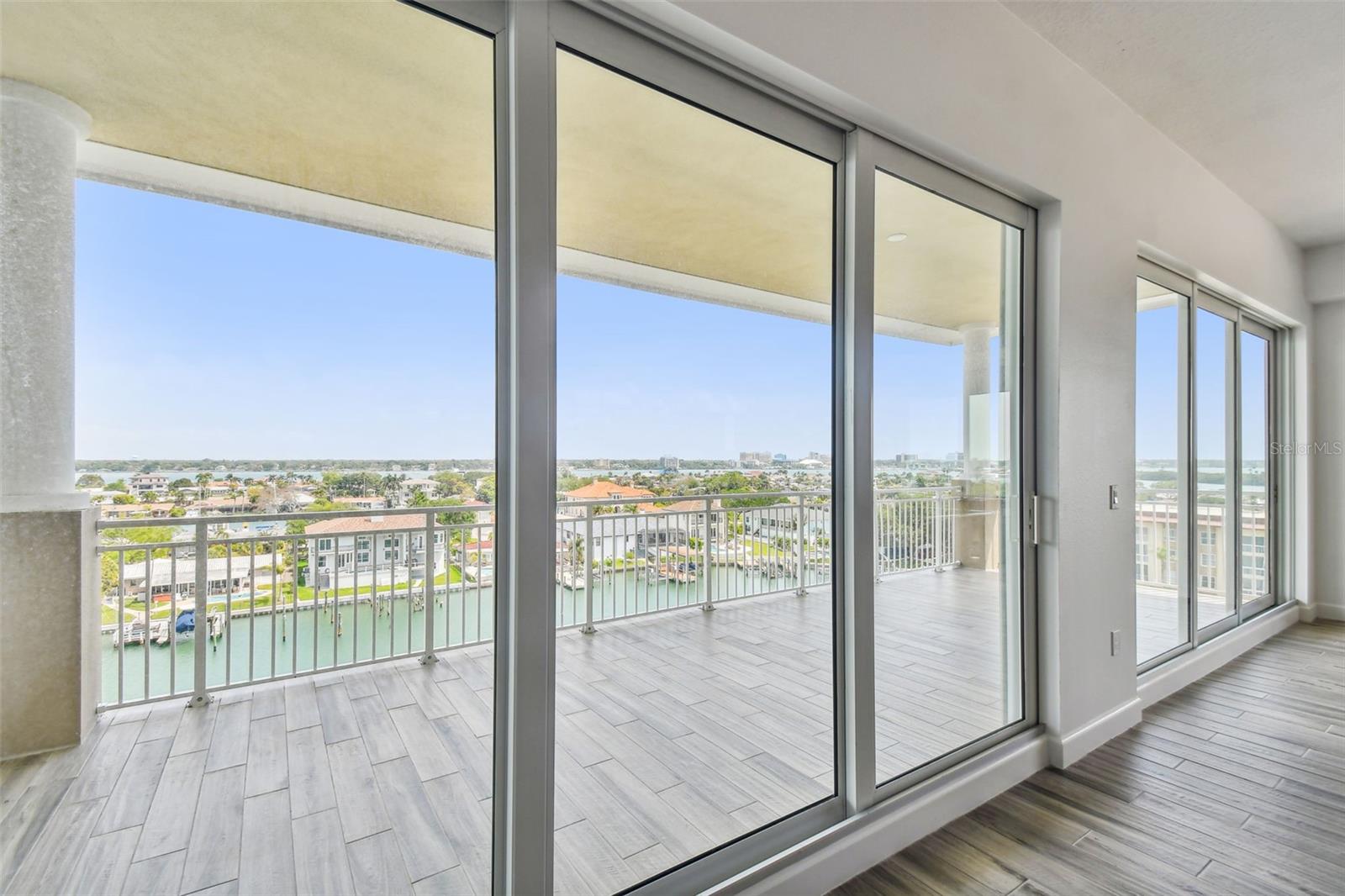 DOLPHIN HARBOUR CONDO - Residential