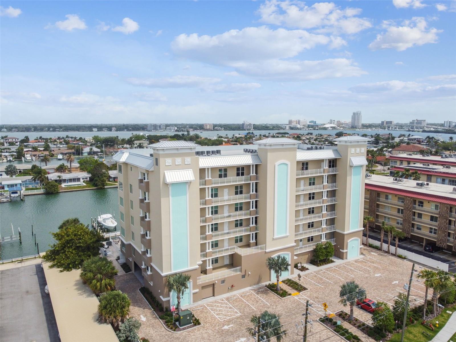 DOLPHIN HARBOUR CONDO - Residential