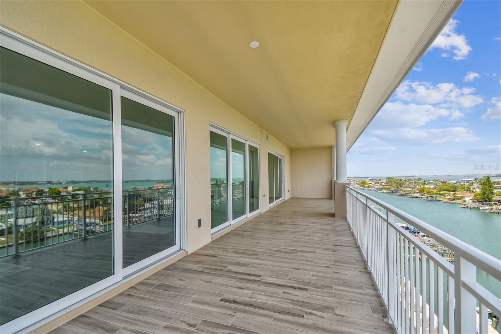 DOLPHIN HARBOUR CONDO - Residential
