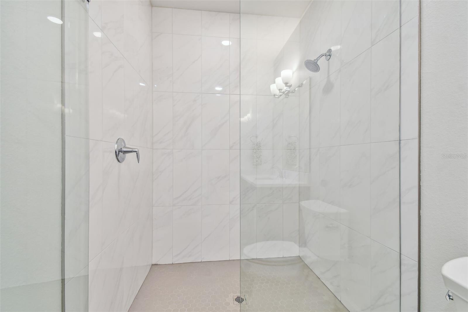 DOLPHIN HARBOUR CONDO - Residential