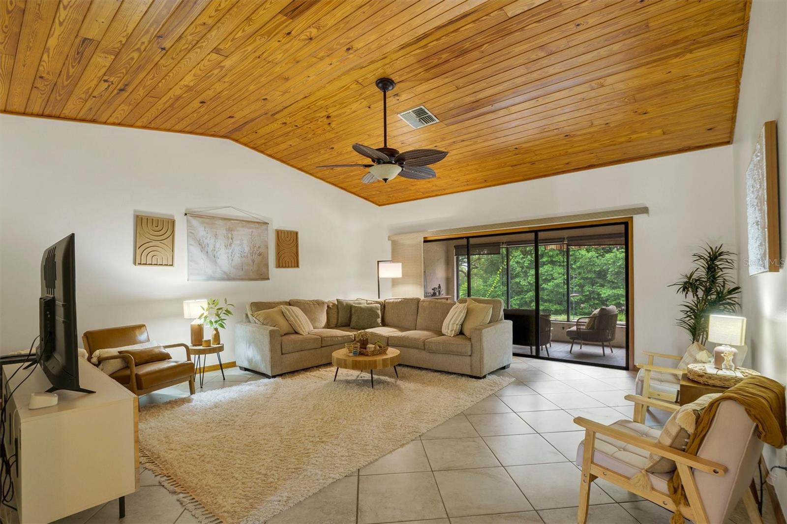 COUNTRY CLUB VILLAGE PH 02 - Residential