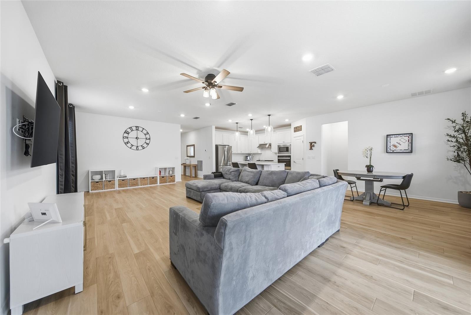 WHISPERING PINES PH 1 - Residential