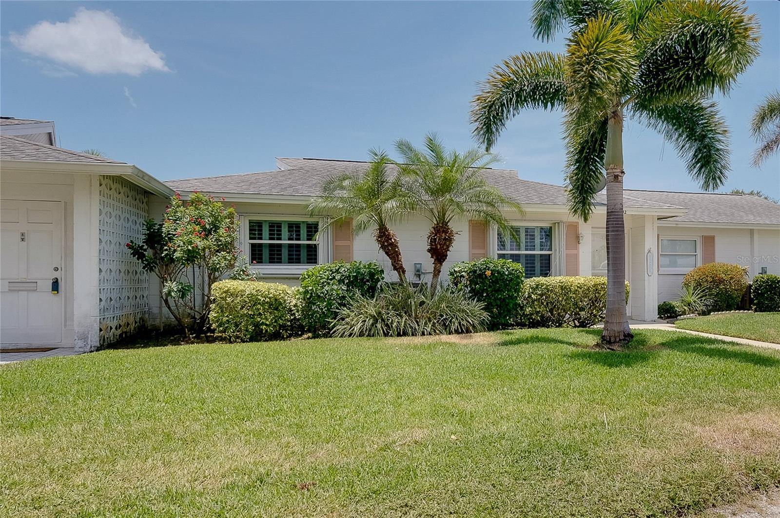 BEACH MANOR VILLAS - Residential
