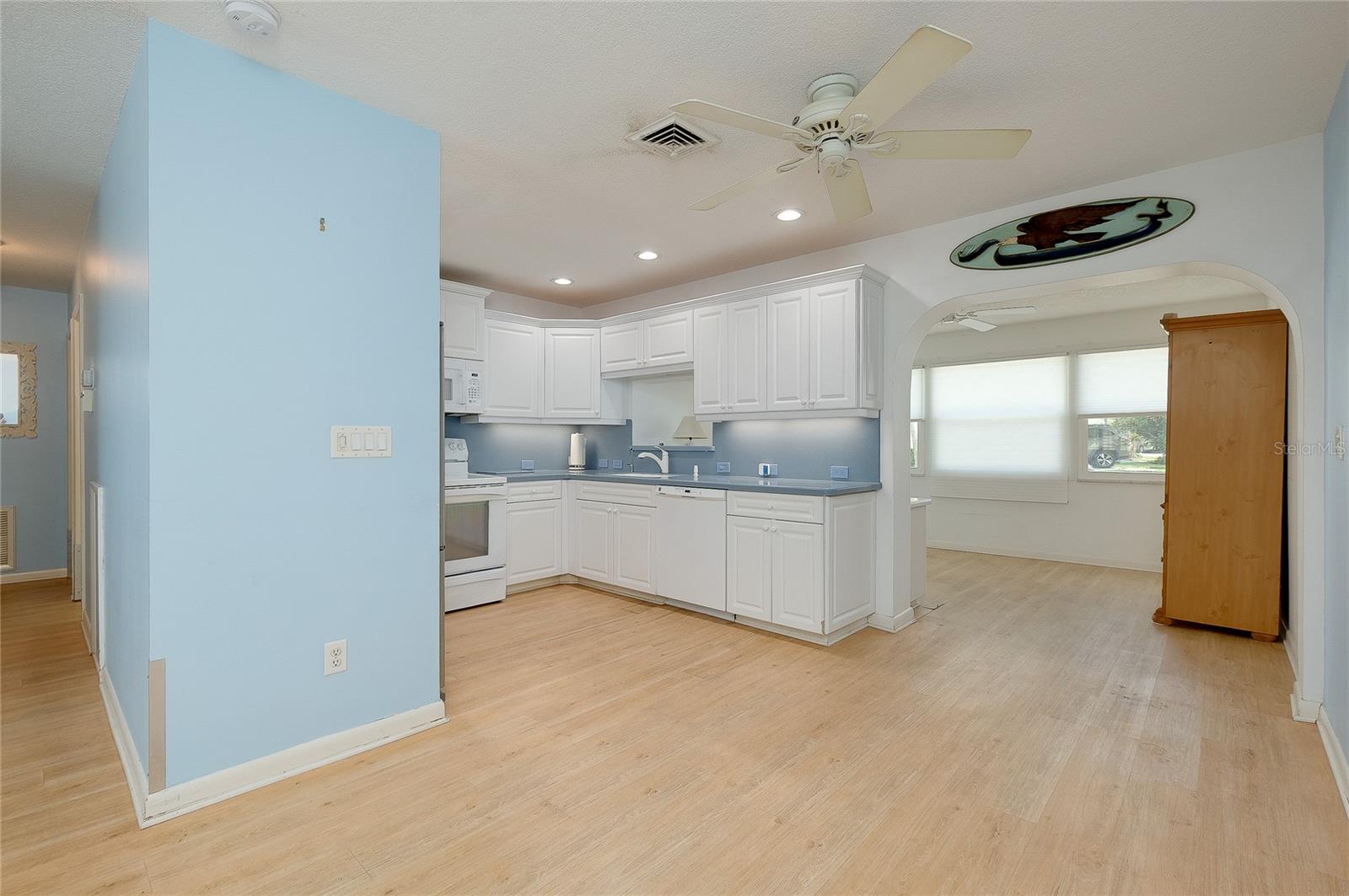 BEACH MANOR VILLAS - Residential