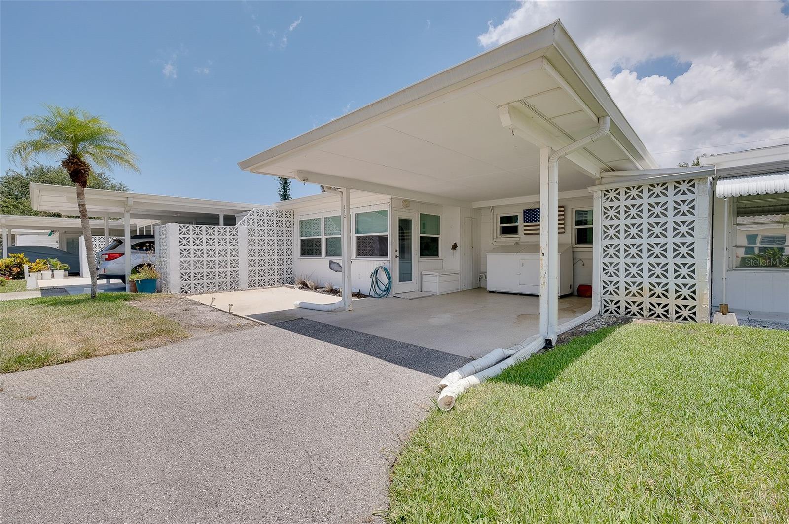 BEACH MANOR VILLAS - Residential