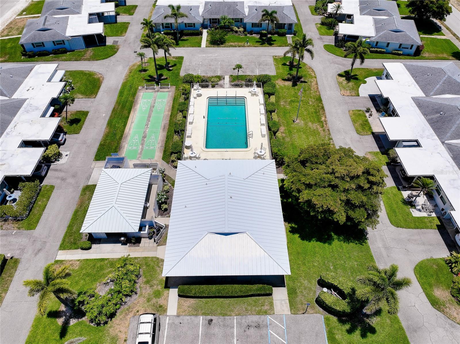 BEACH MANOR VILLAS - Residential