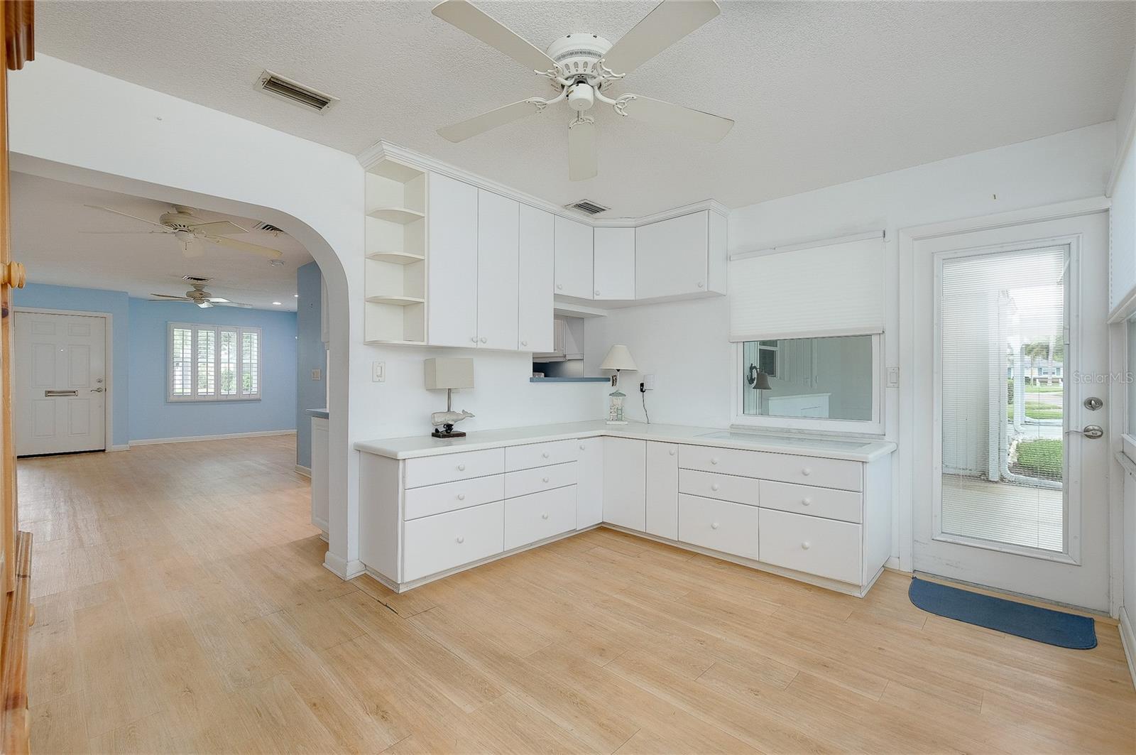 BEACH MANOR VILLAS - Residential