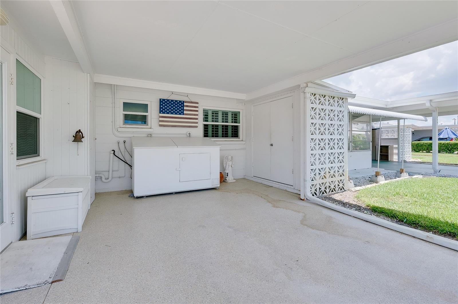 BEACH MANOR VILLAS - Residential