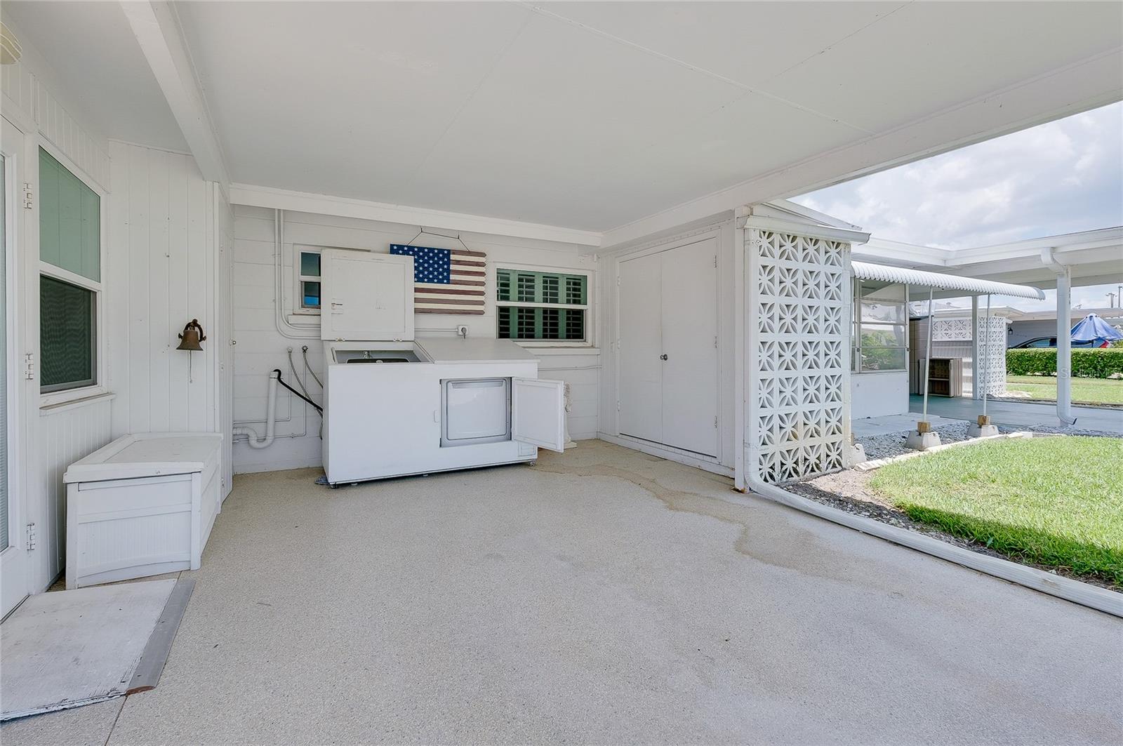 BEACH MANOR VILLAS - Residential