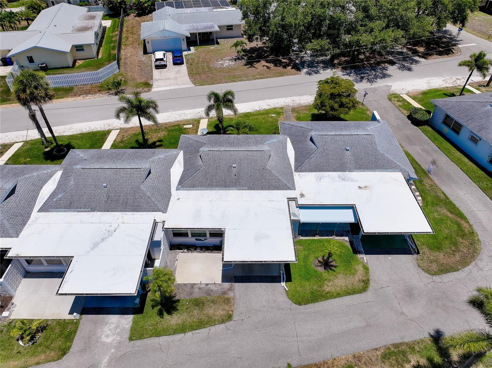 BEACH MANOR VILLAS - Residential