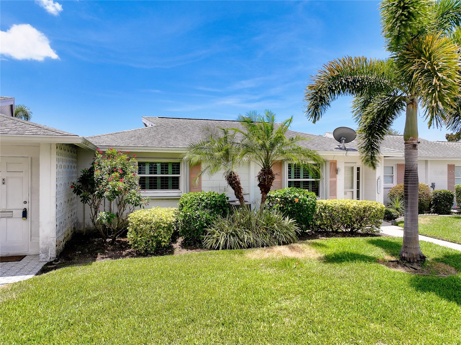 BEACH MANOR VILLAS - Residential