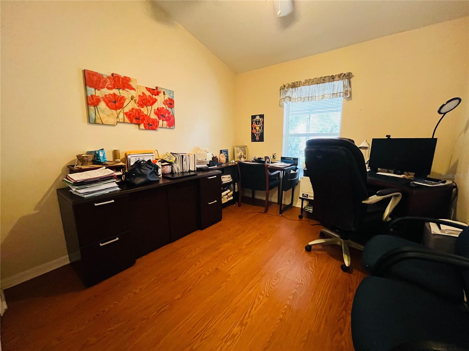 ROYAL HILLS - Residential