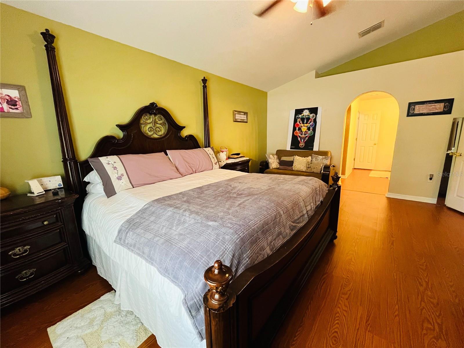 ROYAL HILLS - Residential
