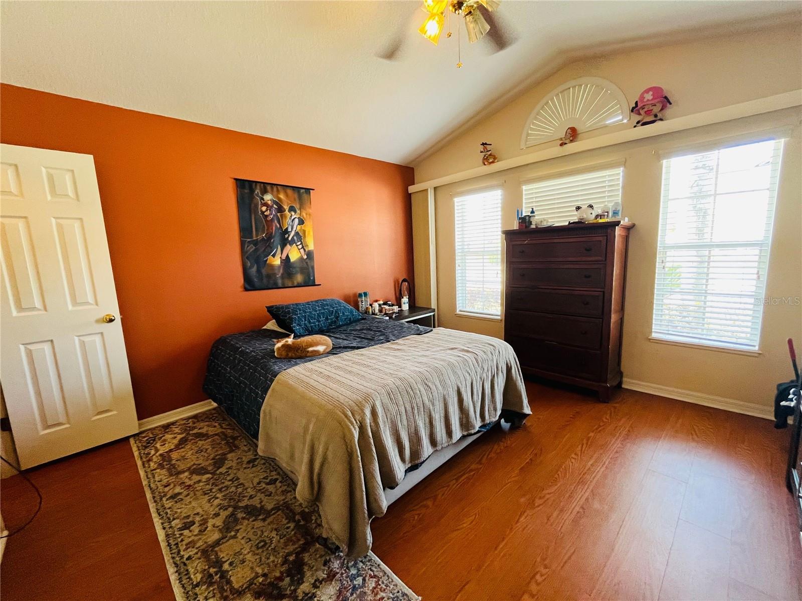 ROYAL HILLS - Residential