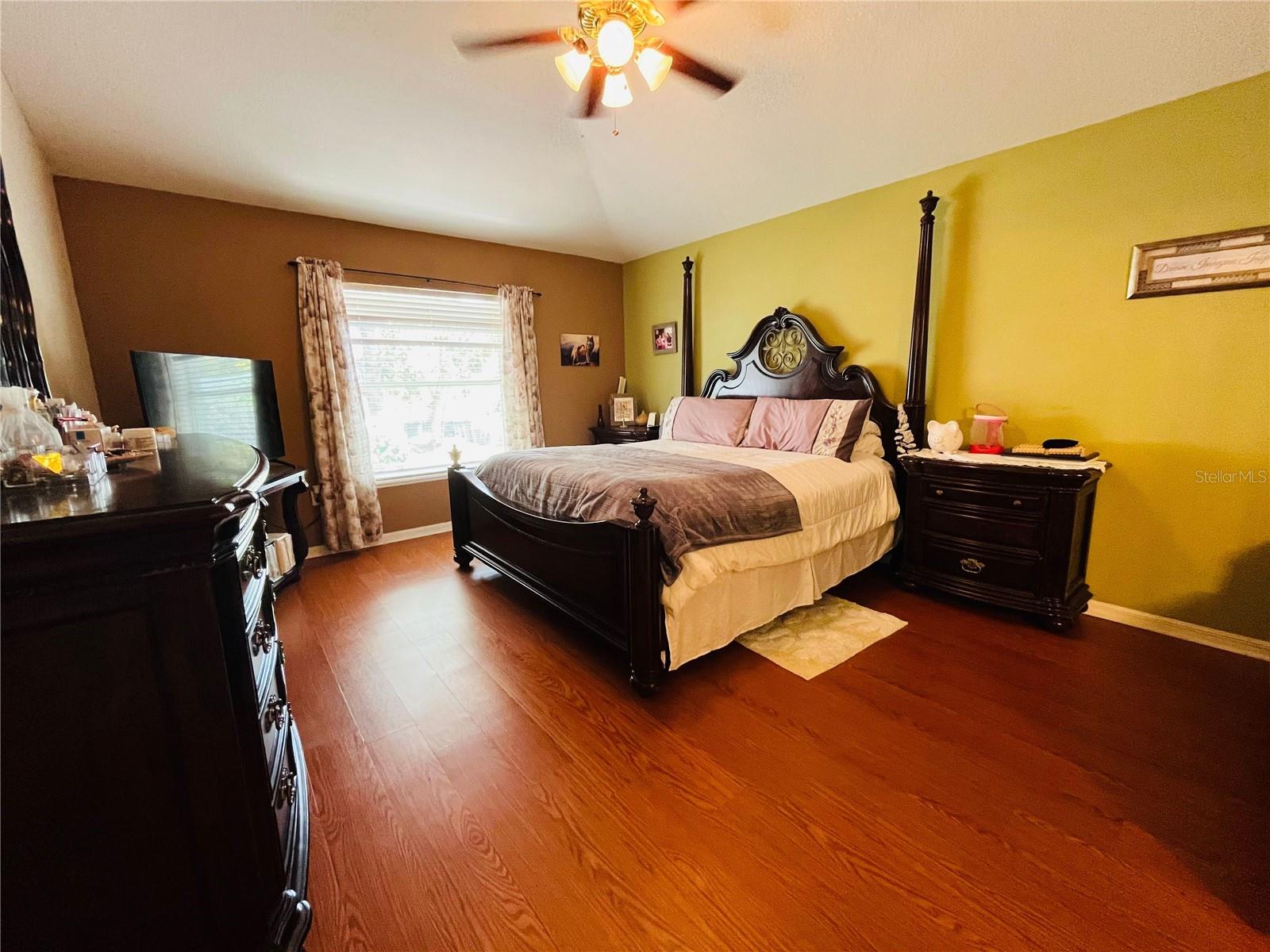 ROYAL HILLS - Residential