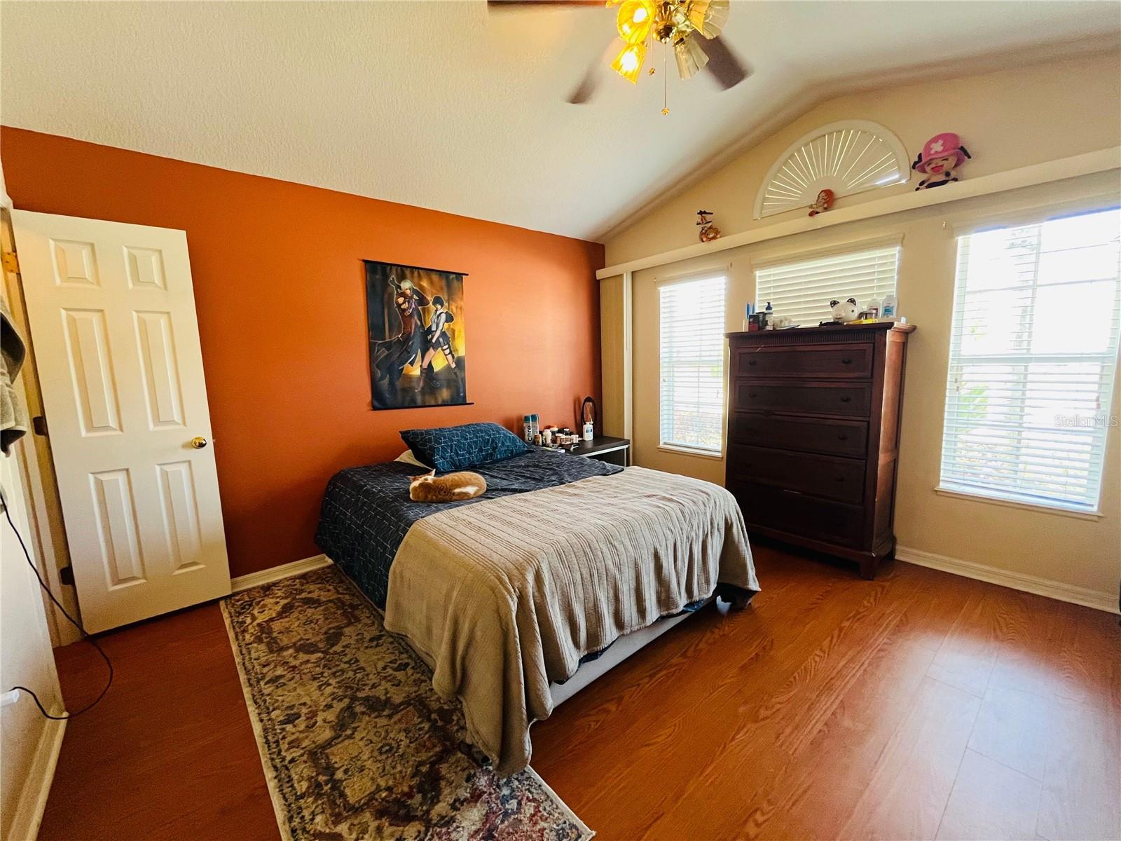 ROYAL HILLS - Residential