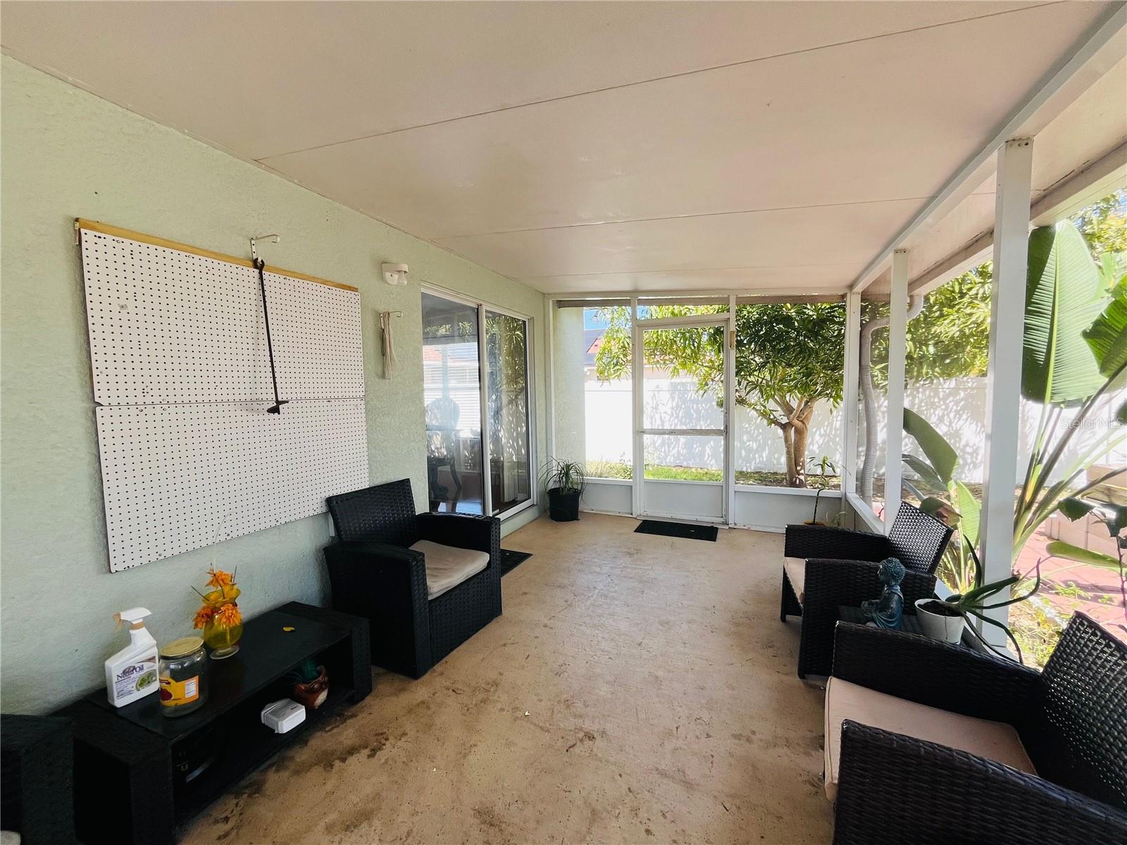 ROYAL HILLS - Residential