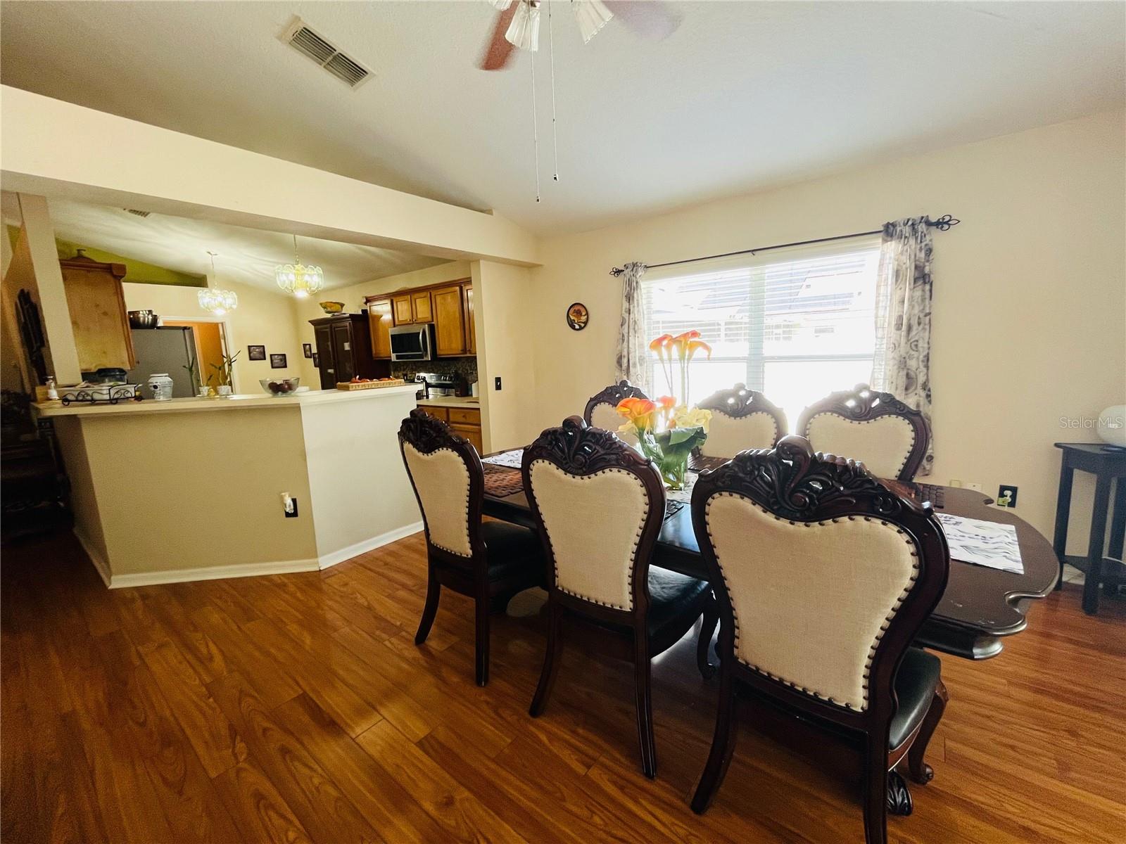 ROYAL HILLS - Residential