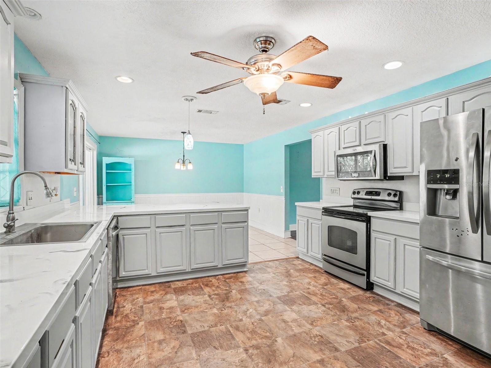 OAKS OF LAKELAND THE - Residential