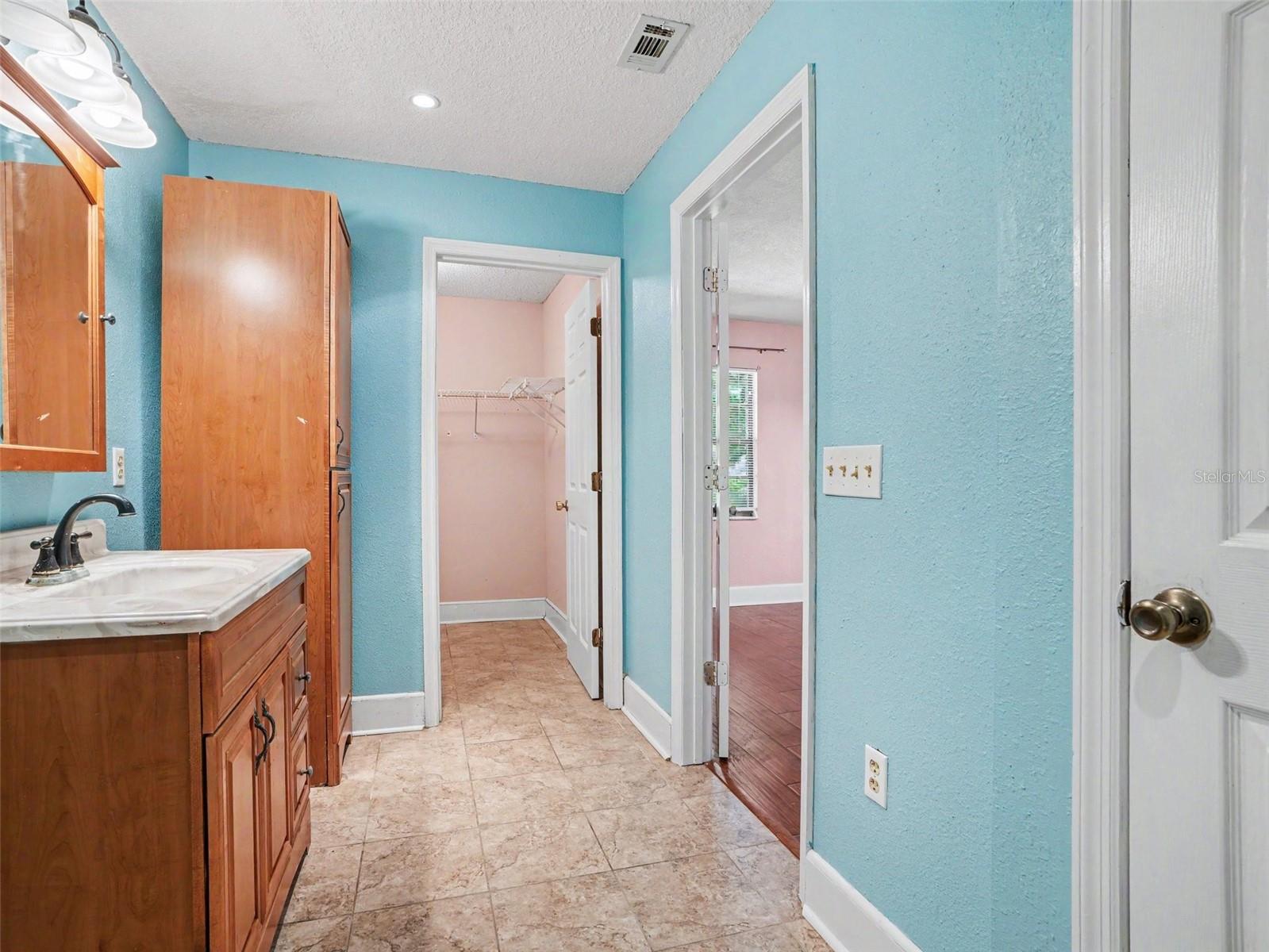 OAKS OF LAKELAND THE - Residential