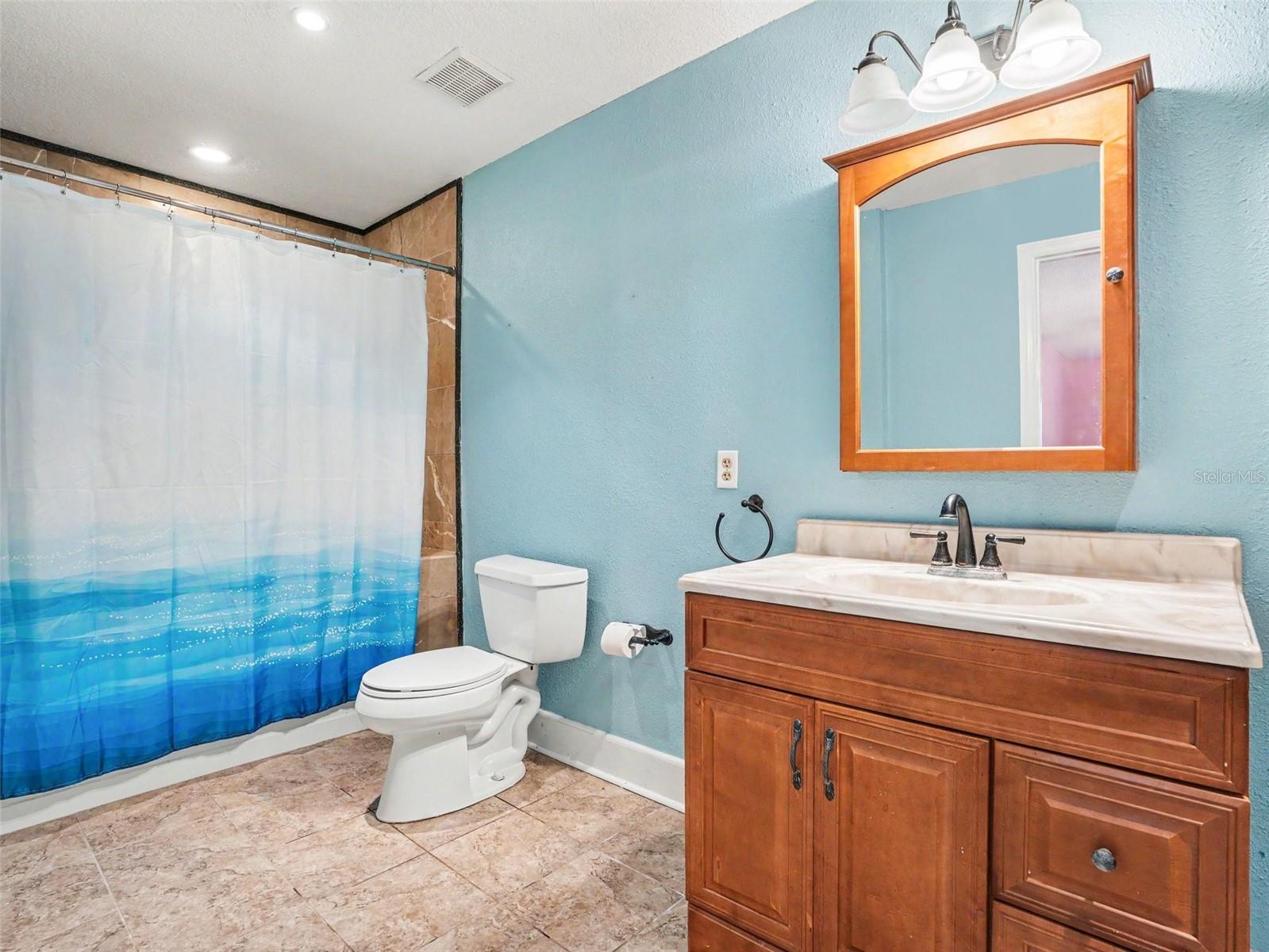 OAKS OF LAKELAND THE - Residential