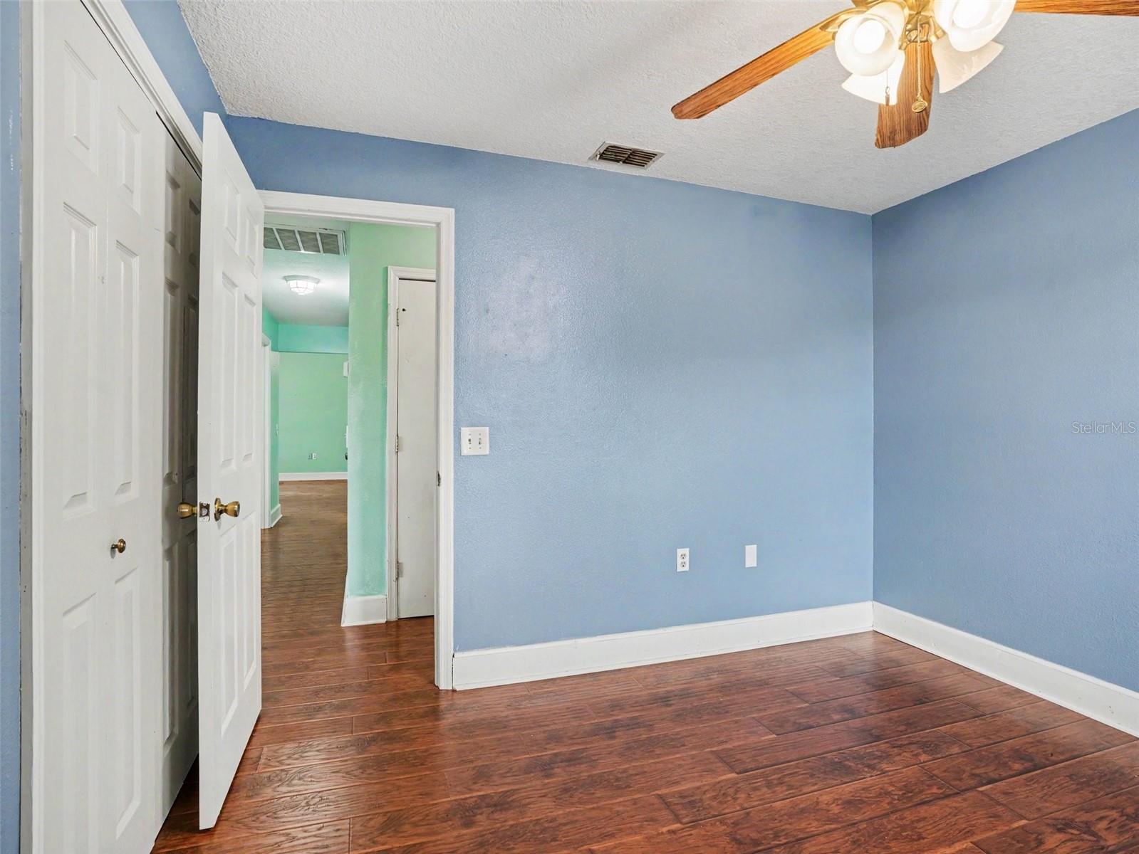 OAKS OF LAKELAND THE - Residential