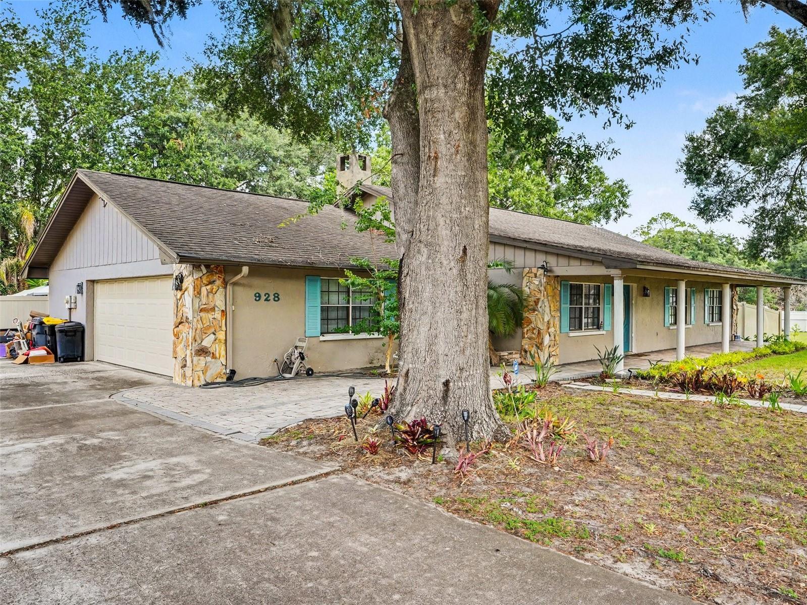 OAKS OF LAKELAND THE - Residential
