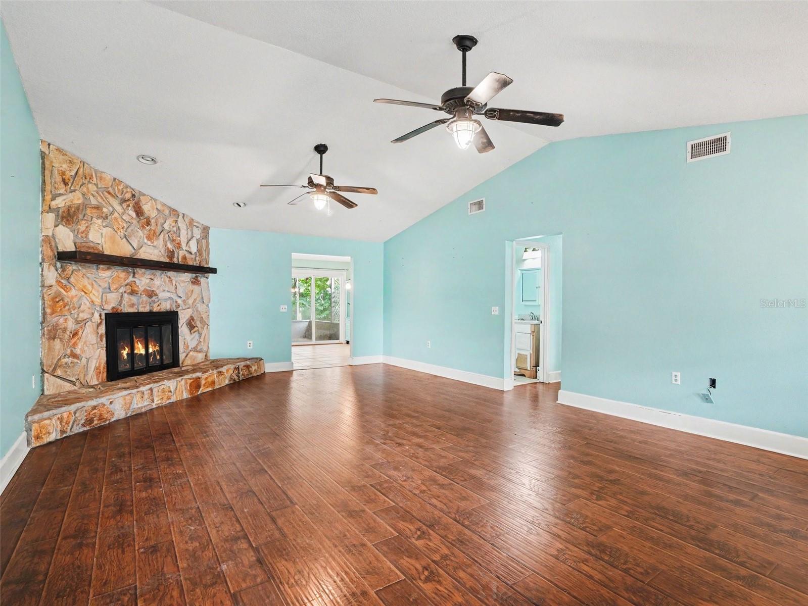 OAKS OF LAKELAND THE - Residential