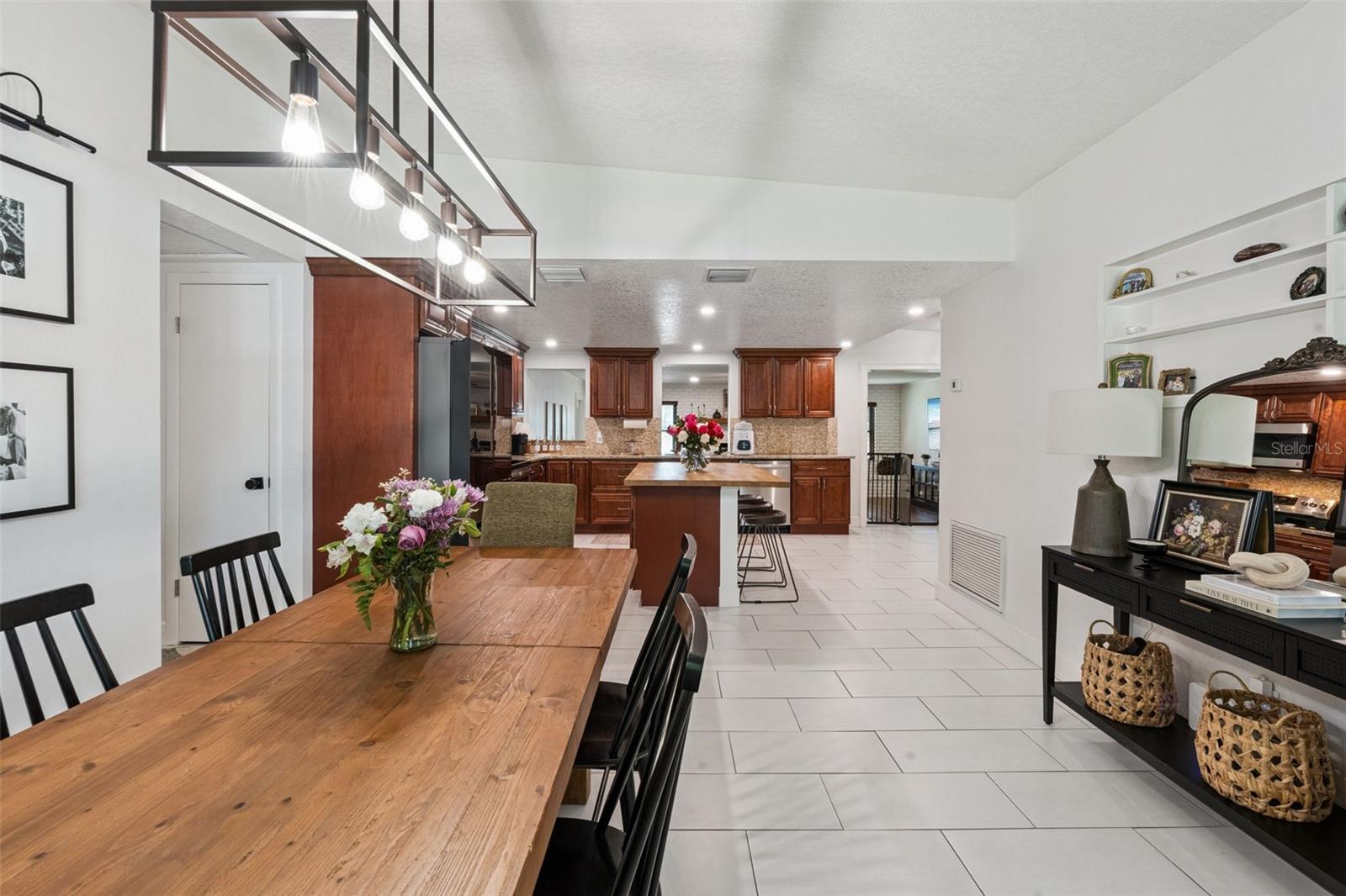 ROBERTA PLACE - Residential