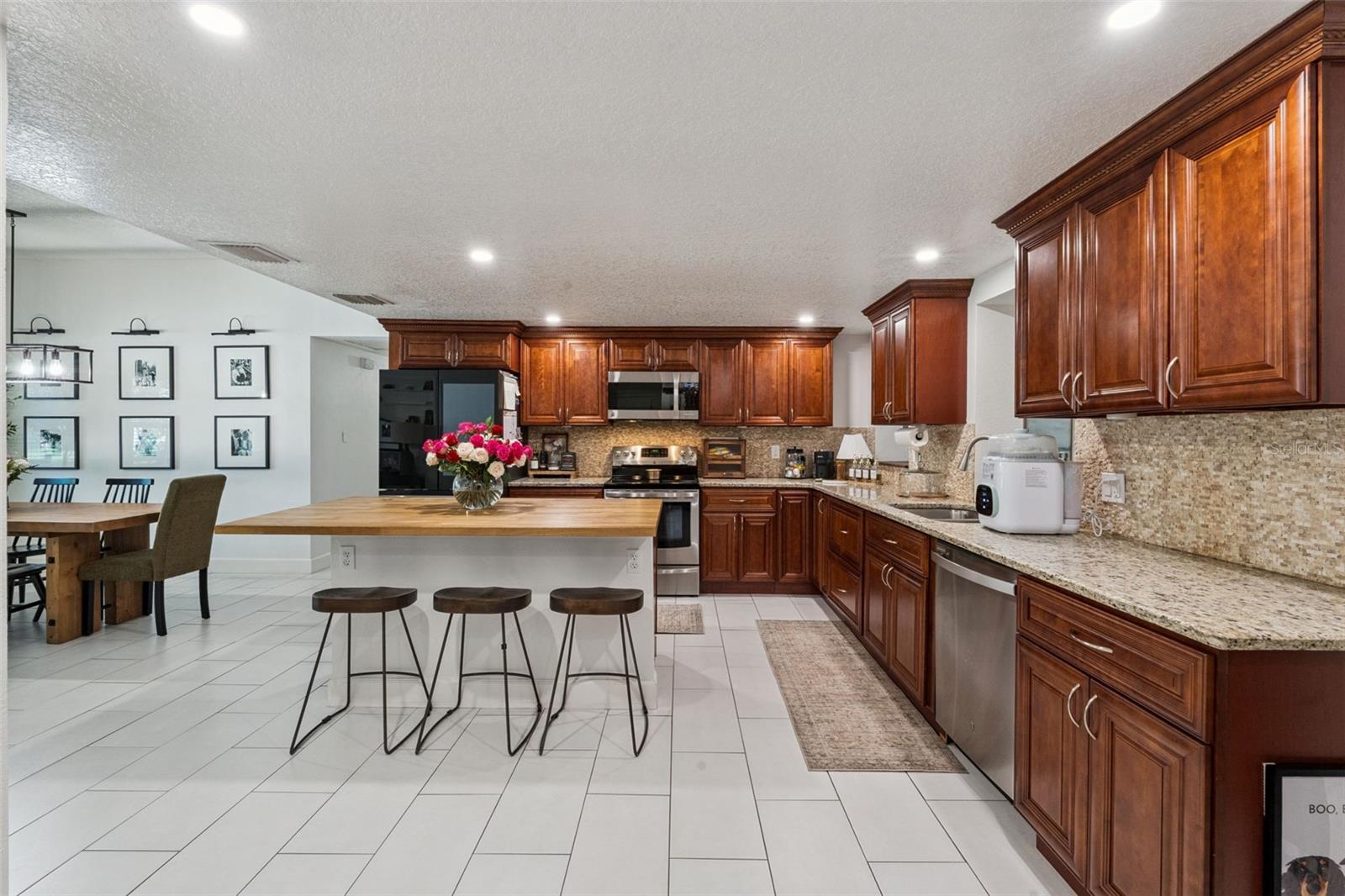 ROBERTA PLACE - Residential