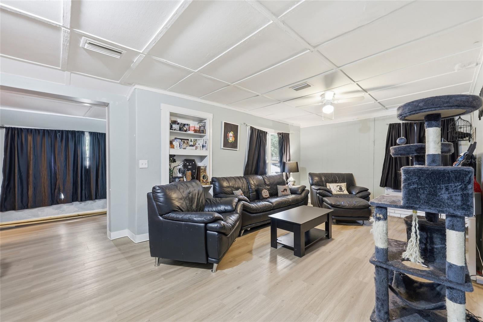 LEESBURG OAK CREST - Residential