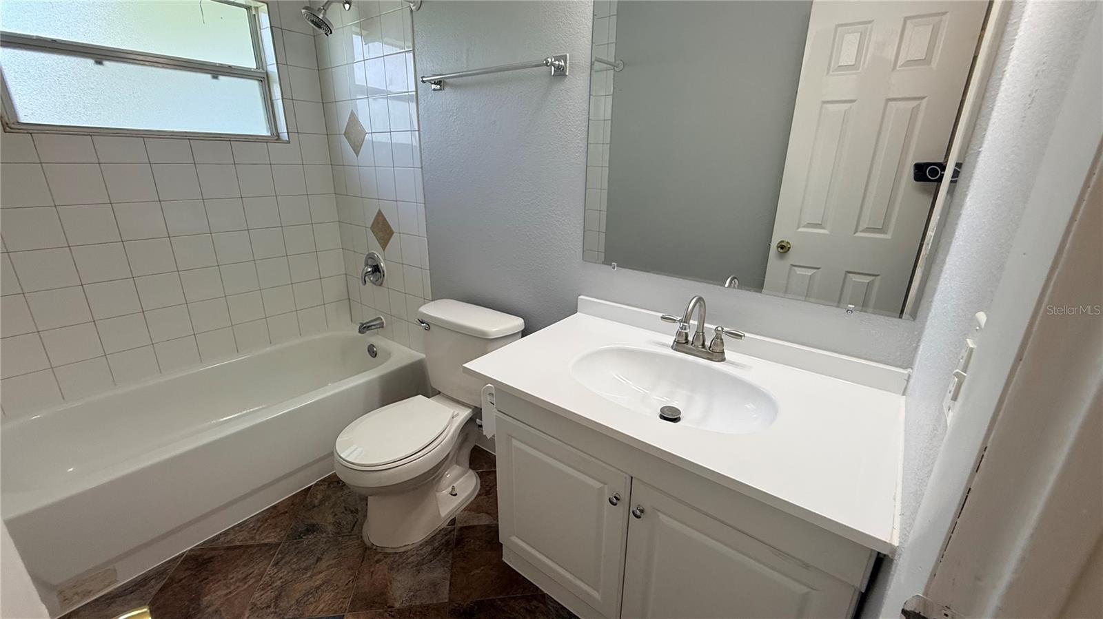 TROPICAL PARK UNIT 01 - Residential Lease