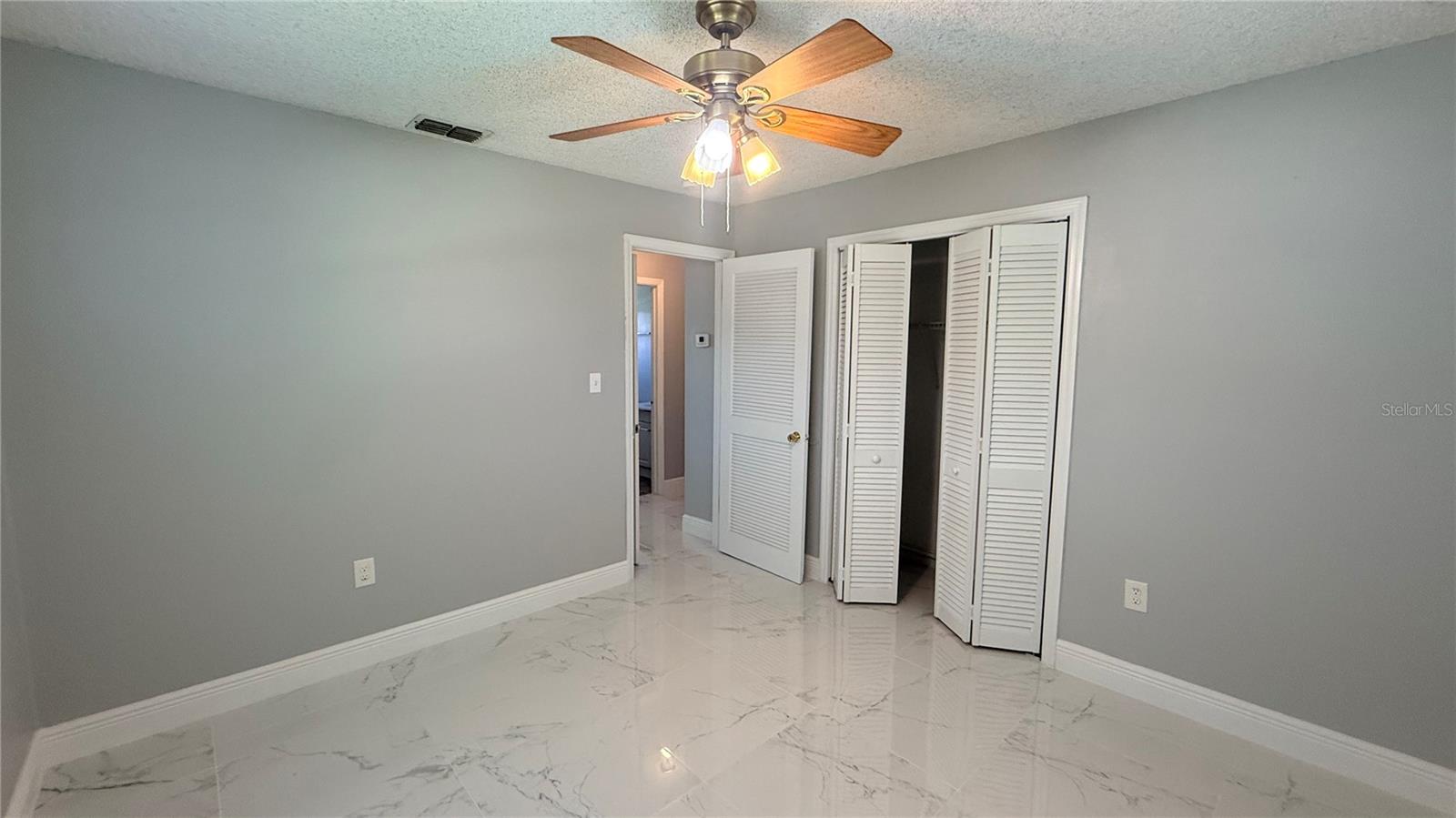 TROPICAL PARK UNIT 01 - Residential Lease