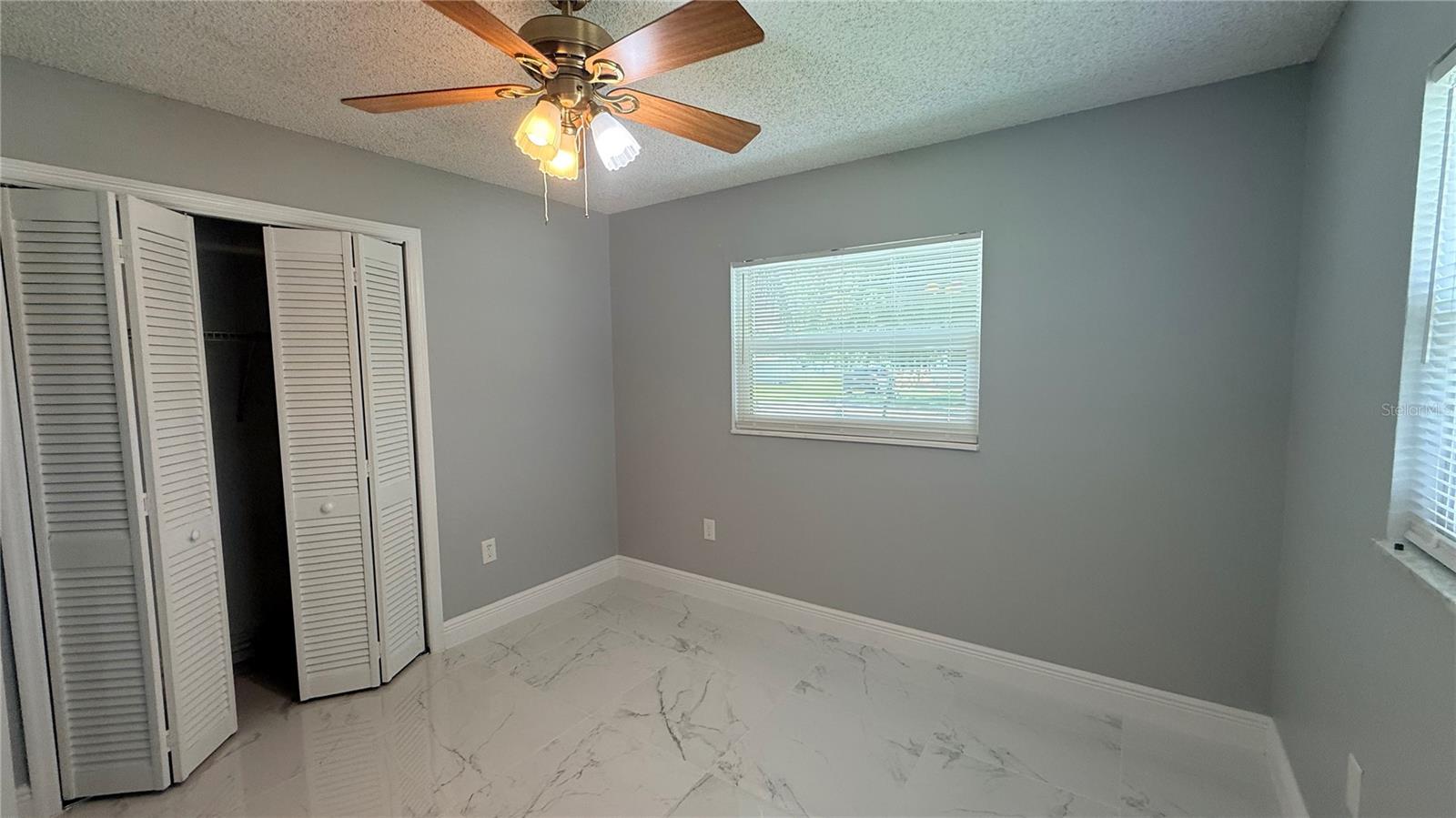 TROPICAL PARK UNIT 01 - Residential Lease