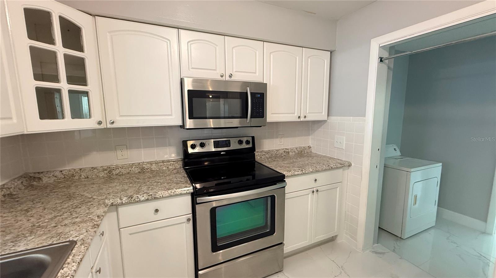 TROPICAL PARK UNIT 01 - Residential Lease