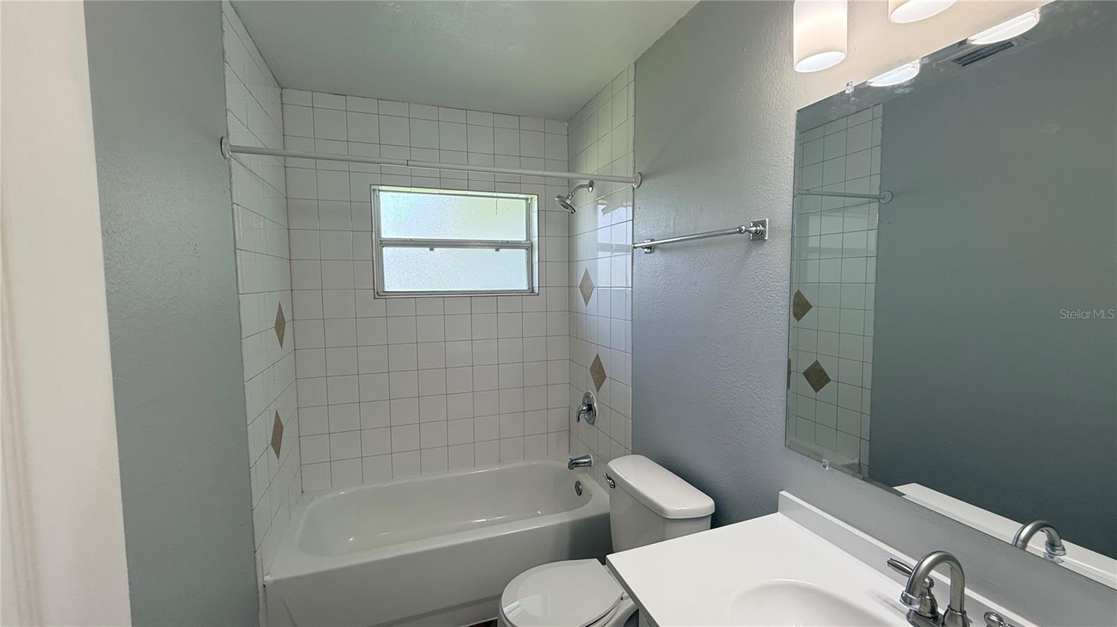 TROPICAL PARK UNIT 01 - Residential Lease