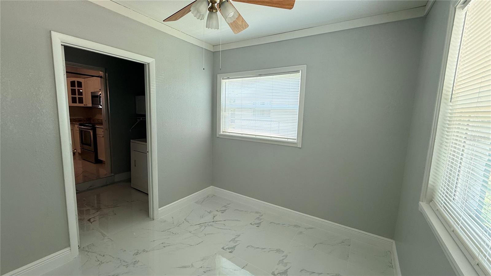 TROPICAL PARK UNIT 01 - Residential Lease