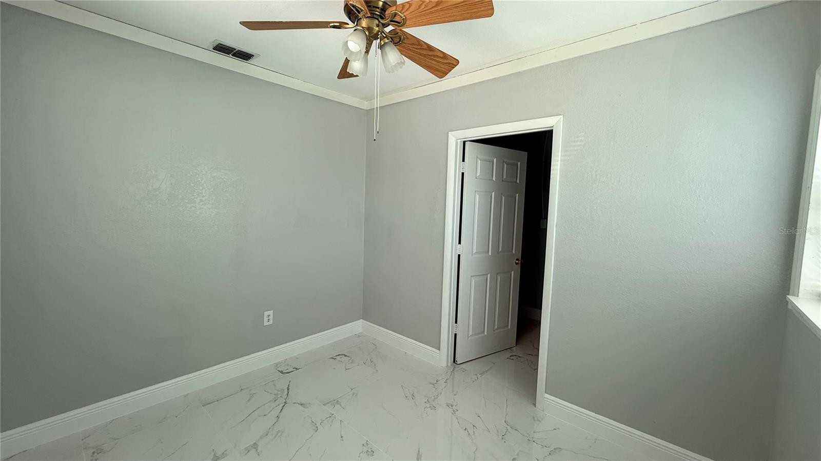 TROPICAL PARK UNIT 01 - Residential Lease