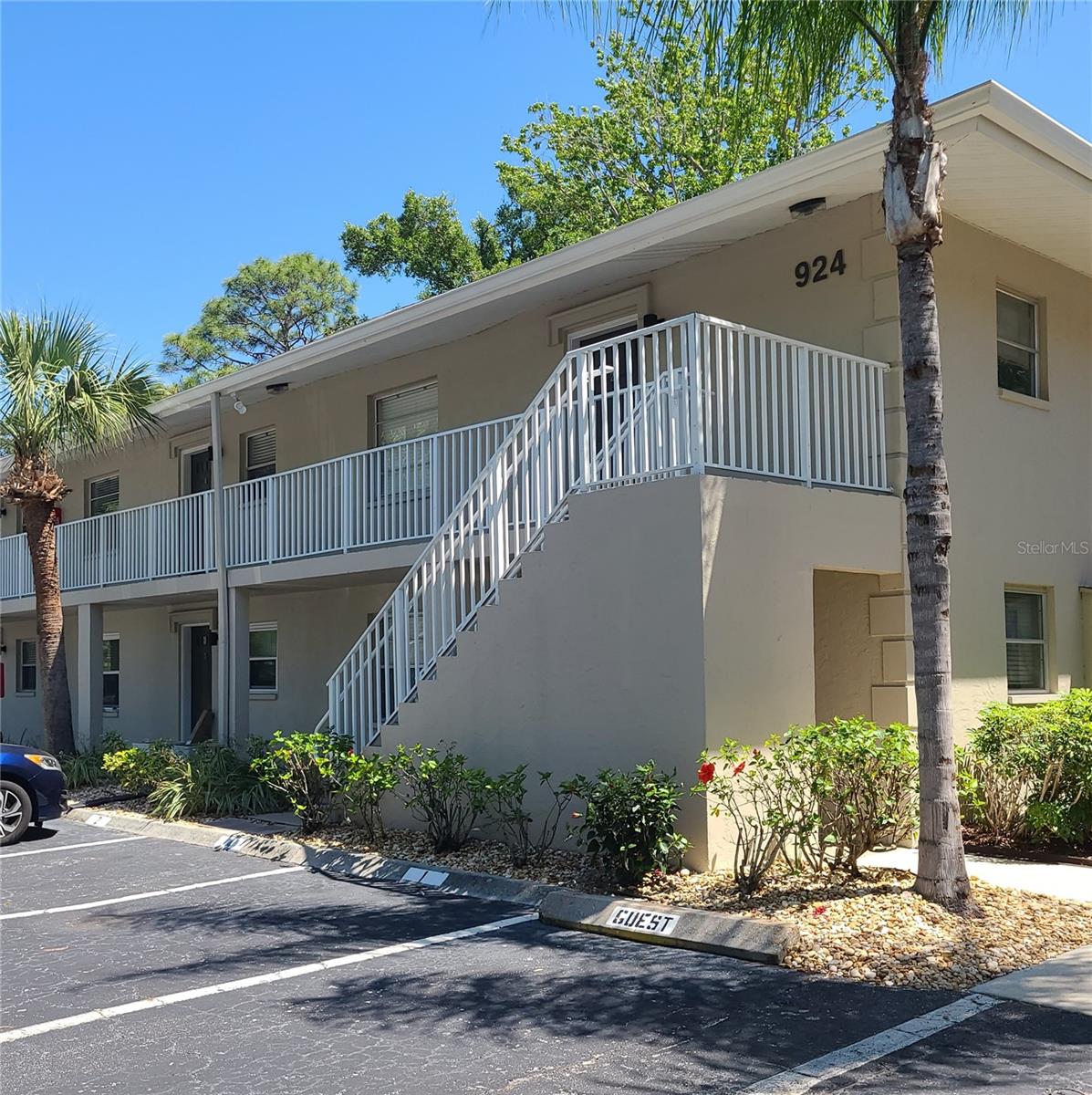 Water included in your rent. This updated 2-bedroom, 1-bath condo offers a bright, comfortable living space. Updates include modern light fixtures, granite countertops, tile flooring in the main areas, and laminate flooring in the bedrooms. A full-size washer and dryer add everyday convenience, while the spacious screened lanai provides a peaceful spot to relax with a direct view of the community park. Residents enjoy access to a well-equipped clubhouse featuring an exercise facility and two sparkling pools. Located less than two miles from downtown Sarasota, less than 3 miles to Sarasota Memorial Hospital and approximately 5 miles to Lido Beach, this home combines quiet community living with quick access to dining, shopping, and waterfront attractions.