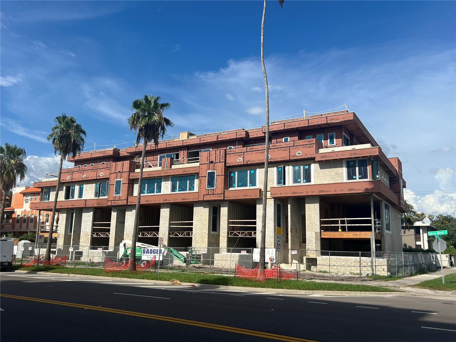 D2K | 85 DAVIS TOWNHOME - Residential